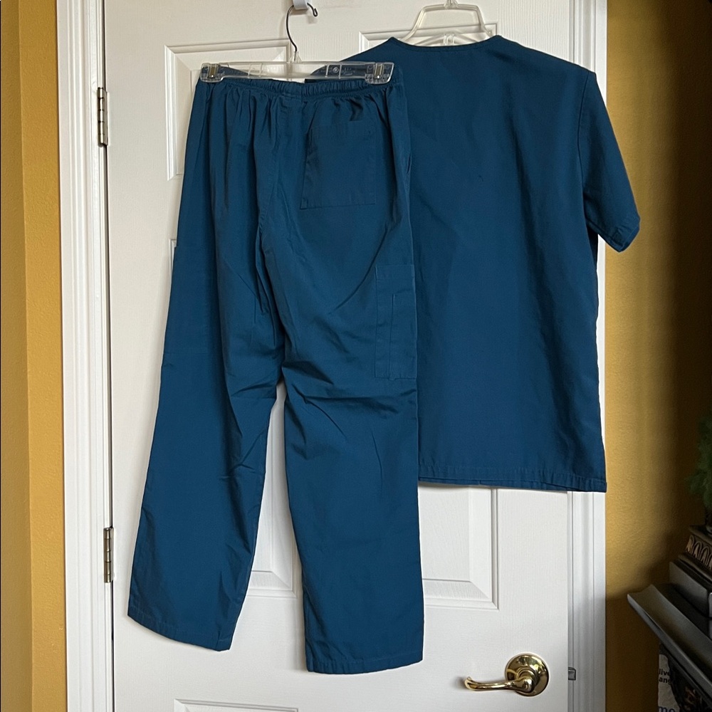 Dagacci scrub sets - Picture 8 of 9